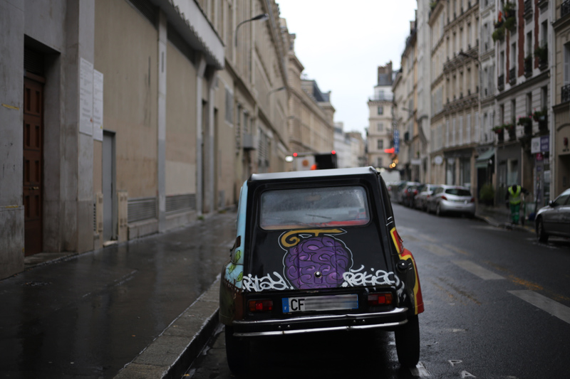 parigi citroen dyane colorata vintage anni 70 strade di parigi
