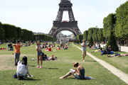 Parigi, pic nique champs de mars small