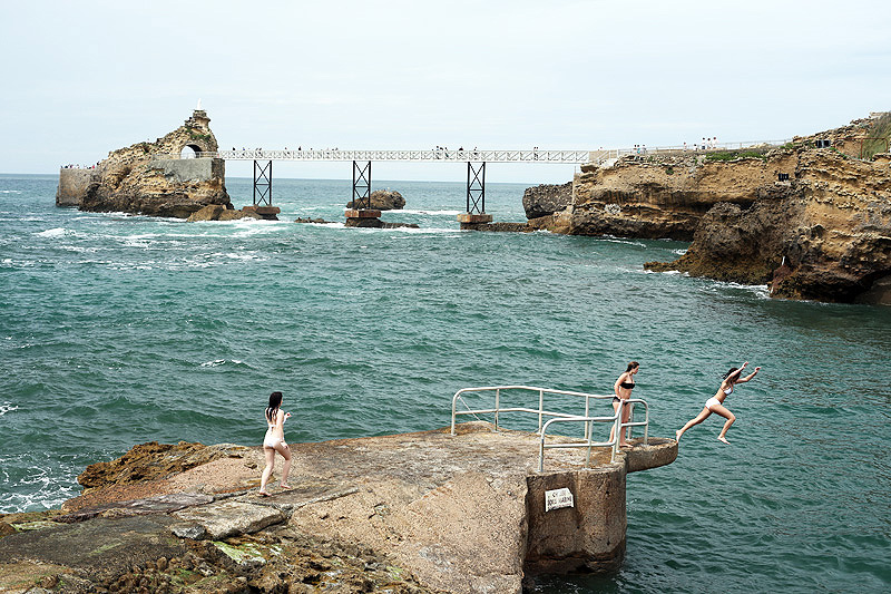 Biarritz, girls on the beach