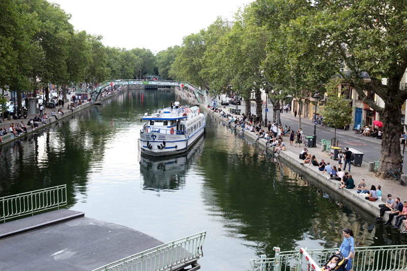 Pic-nique et bateaux sur le Canal Saint Martin