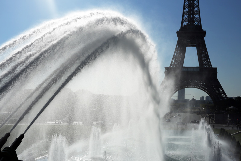 Trocadero, fountains and Eiffel Tower