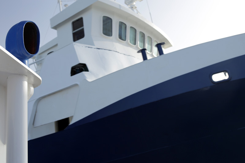 Bateau dans le port de Naoussa