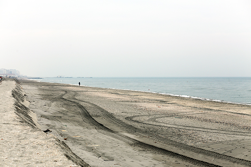 cervia la spiaggia d'inverno, fotografia contemporanea