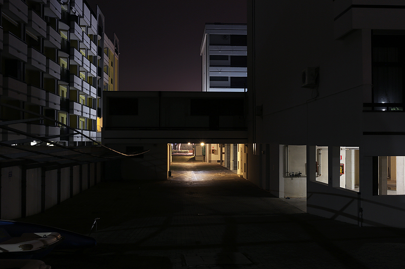 foto di architetture di caorle di notte riviera adriatica