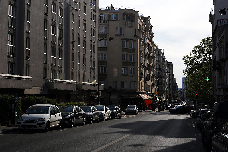 Paris - rue de la Roquette en été