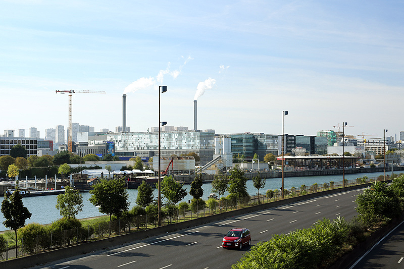 Paris. autoroute deserte vers Ivry