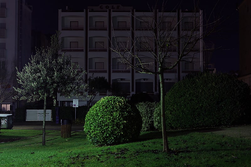 mare d'inverno palazzi di notte, foto notturna