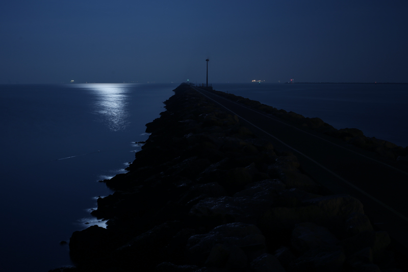 molo e faro di notte luna piena lidi ferraresi