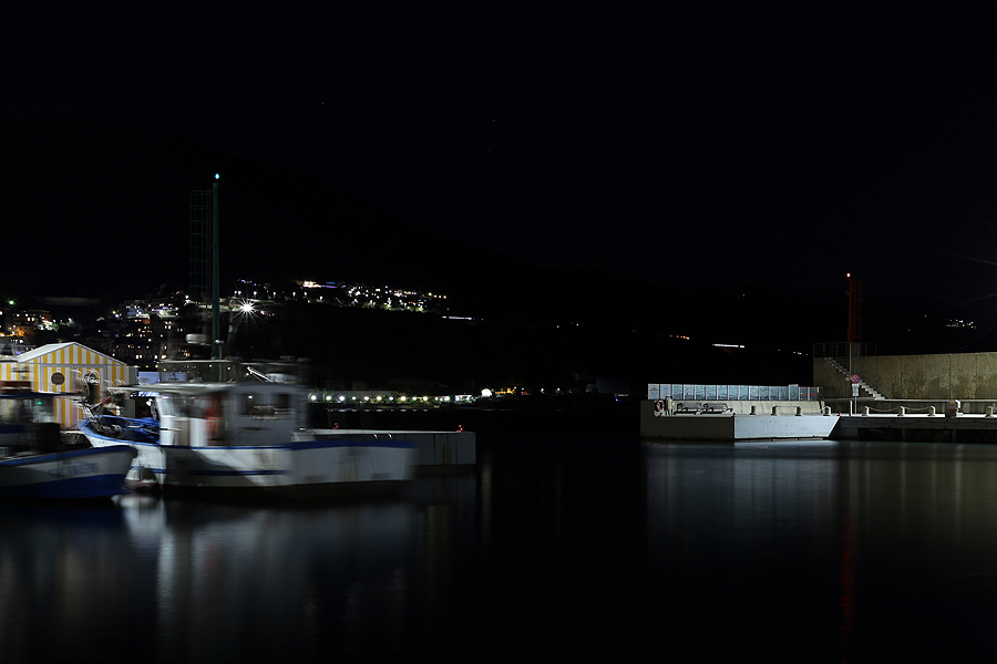 porto di arenzano di notte, molo, faro, pescherecci