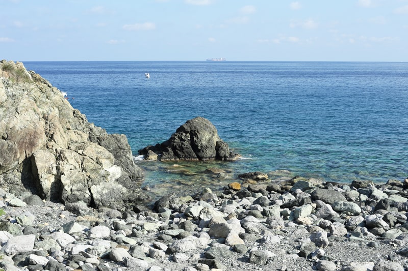 scogliere lungomare riviera ligure di ponente