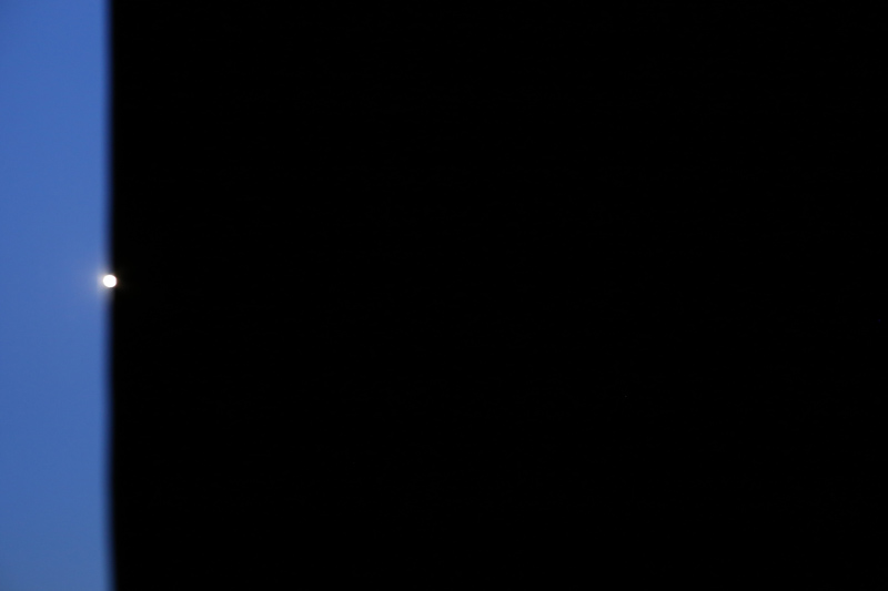 foto grafica luna e sfondo nero