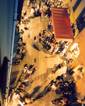 Bologna nightlife and university parties via del Pratello by night