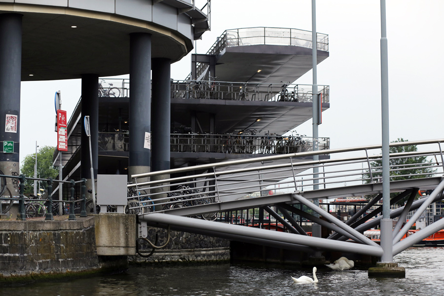 amsterdam station and hangars