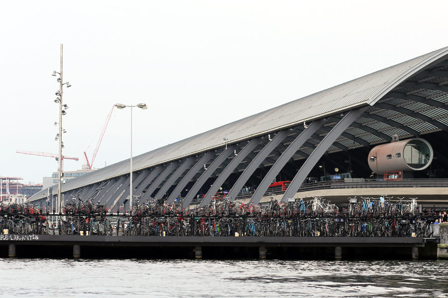 amsterdam hangar and station