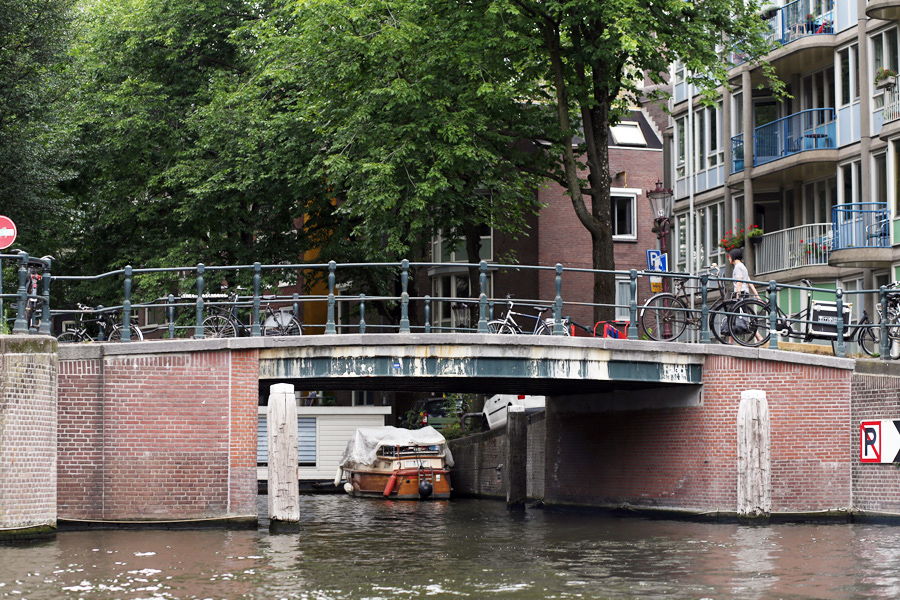 amsterdam small romantic bridge