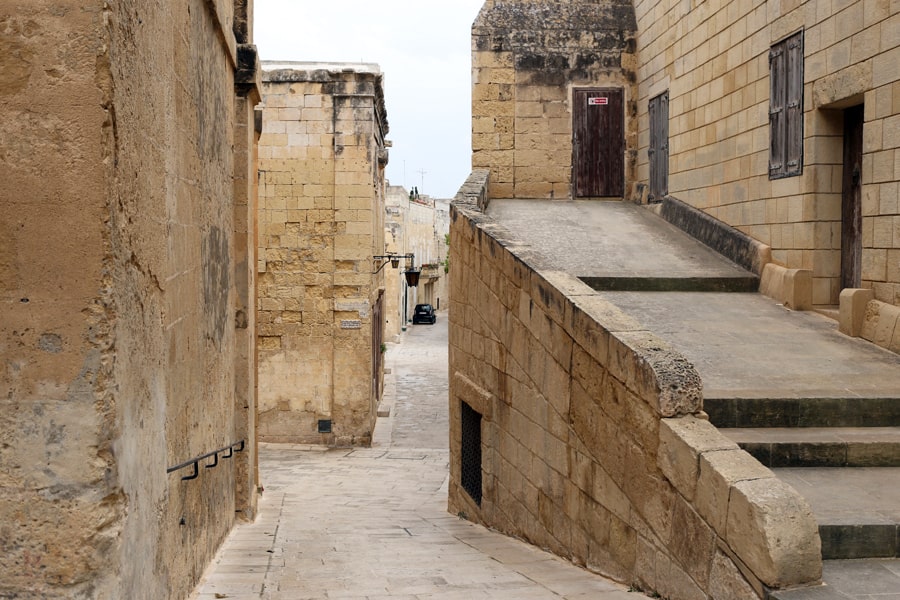 walking in malta medina
