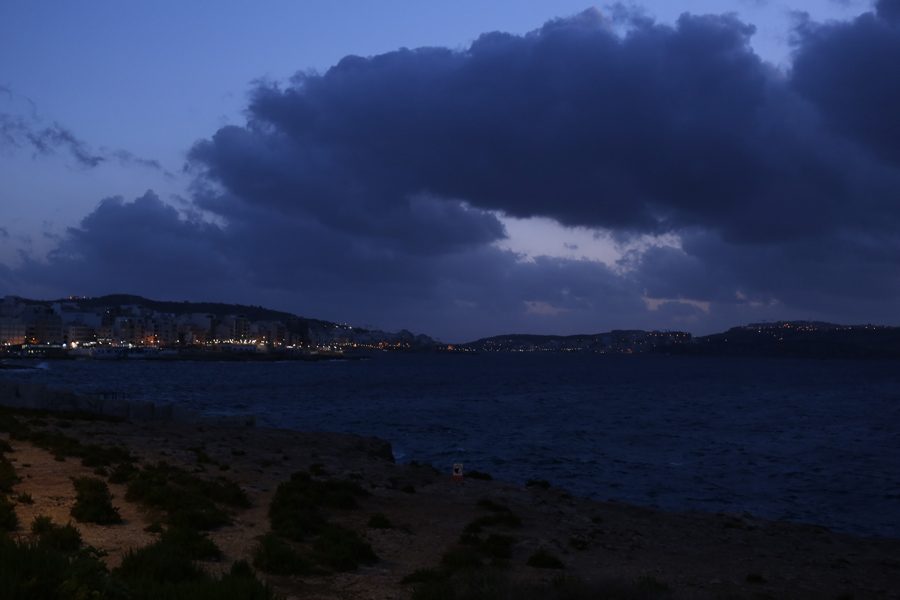 malta buggiba by night