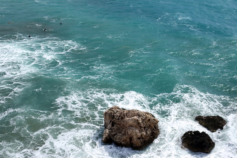 surf at golden beach in malta