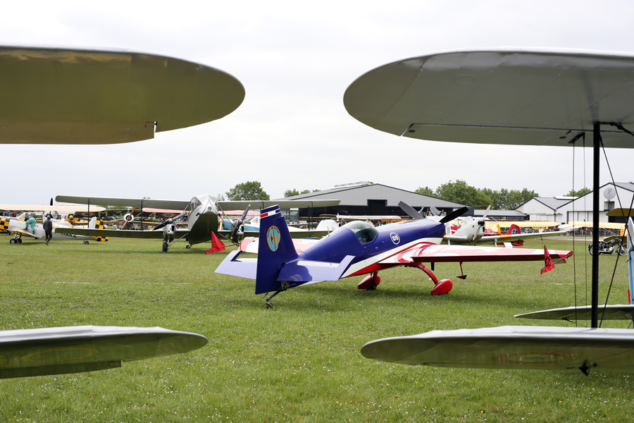 ferte alais, extra 330 voltige armée de l'air, pilote Alexandre Orlowski