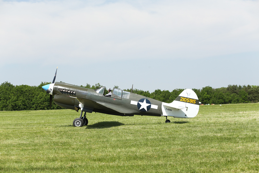 ferte alais, le temps des hélices, Curtiss P-40N Warhawk (F-AZKU)