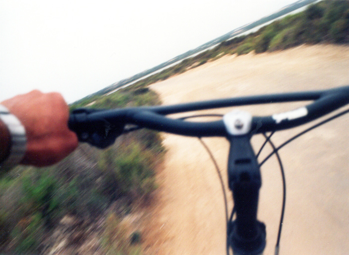 in bicicletta verso le saline a formentera