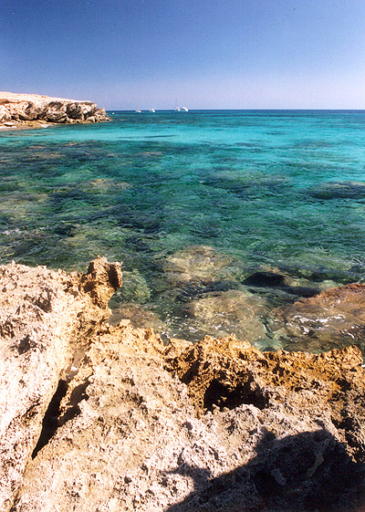 acqua limpida e turchese a formentera