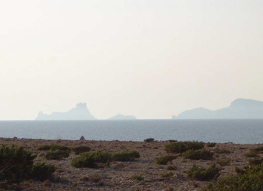 formentera, sole e orizzonte a punta rasa