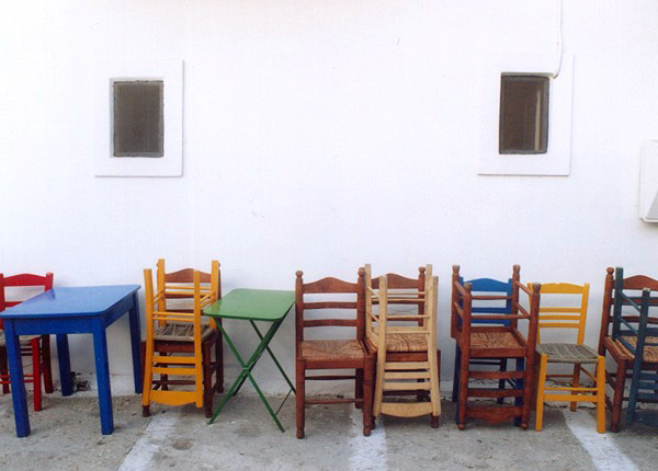 sedie colorate antiparos grecia