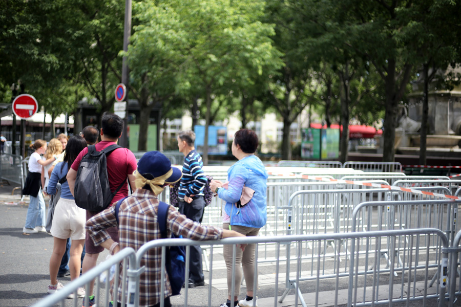 olympic games paris 2024 best images photo reportage tourists in paris
