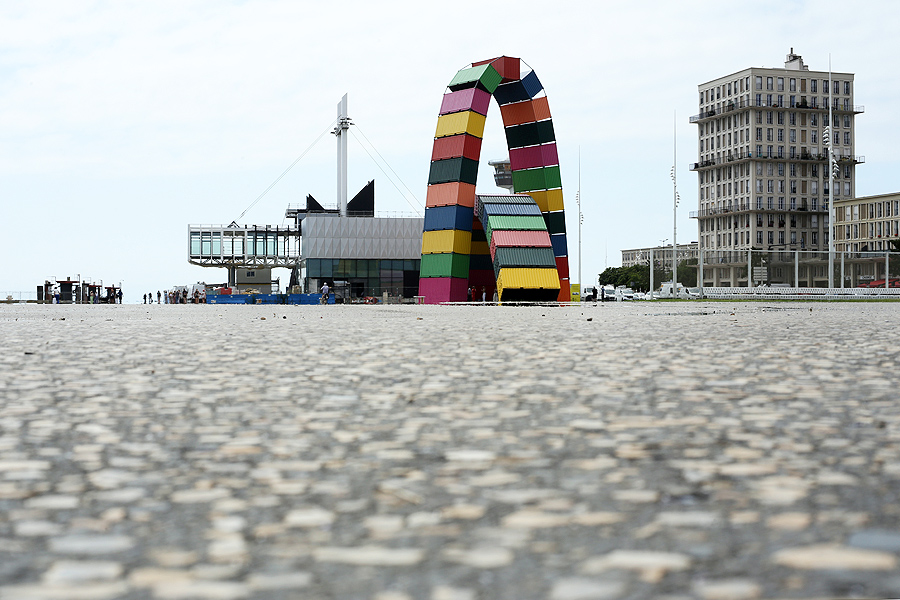 Catene de Containers (ou Catène de conteneurs), sculpture au Havre