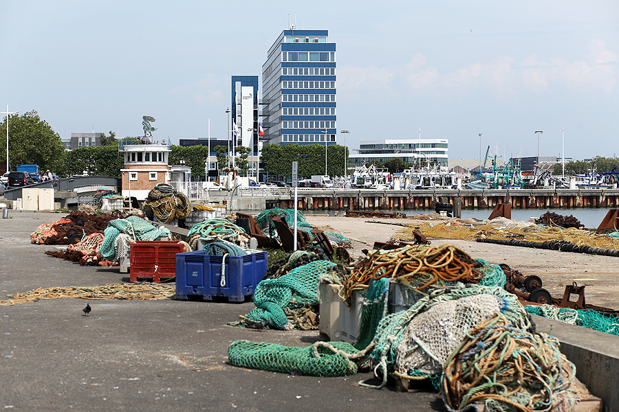 Le port de pêche du Havre< passerelles, pontons, équipements en bord à quai