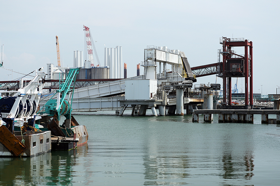 terminal ferry de Grande-Bretagne dans le port du Havre, appontements lourds et des installations pour le chargement des navires