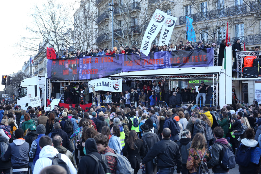 paris place république manif climat