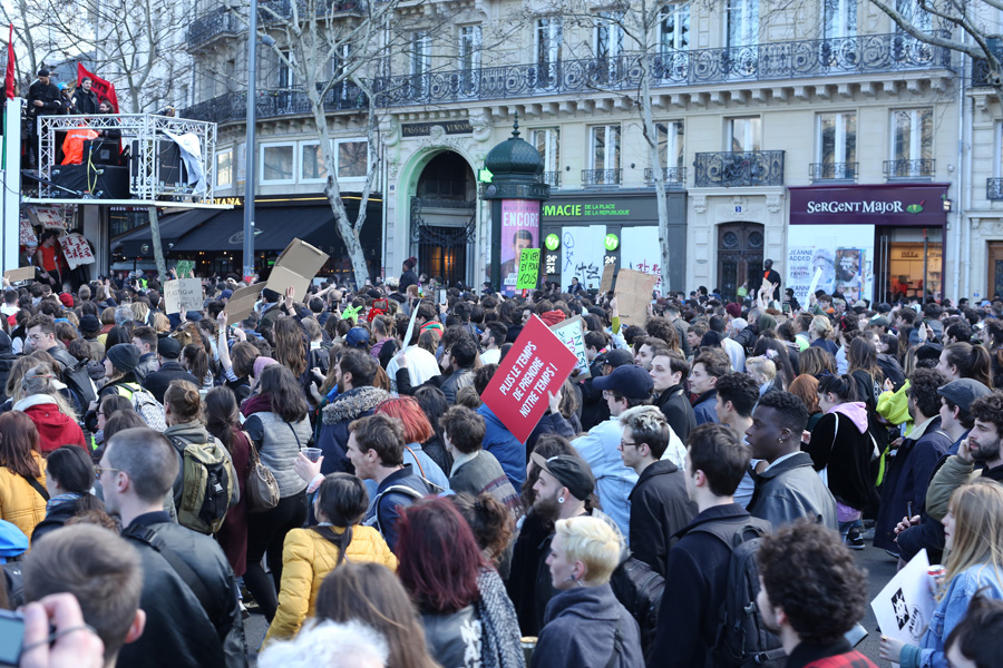 manifestazione parigi clima contro riscaldamento globale