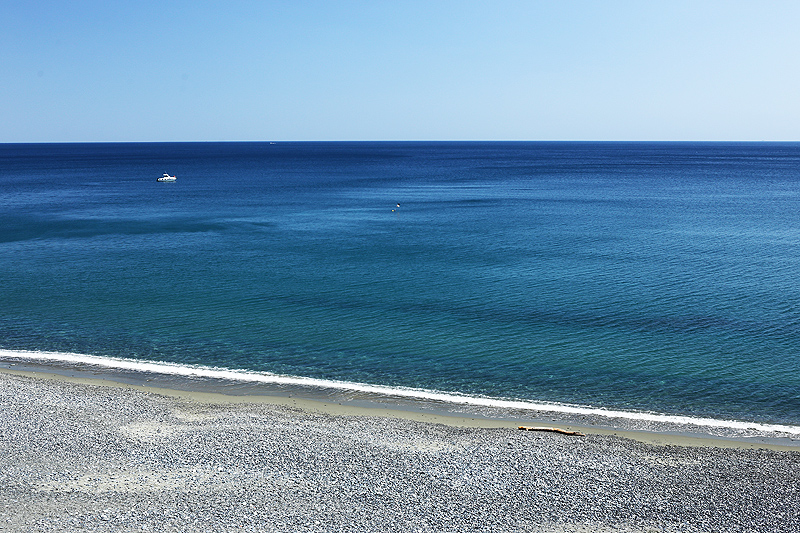 mar ligure verso varazze mare blu