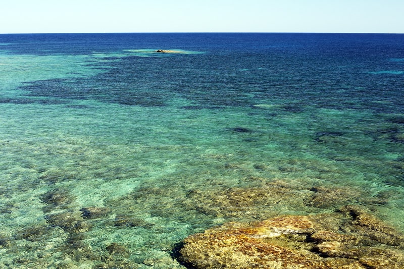 mare turchese alle baleari orizzonte mediterraneo