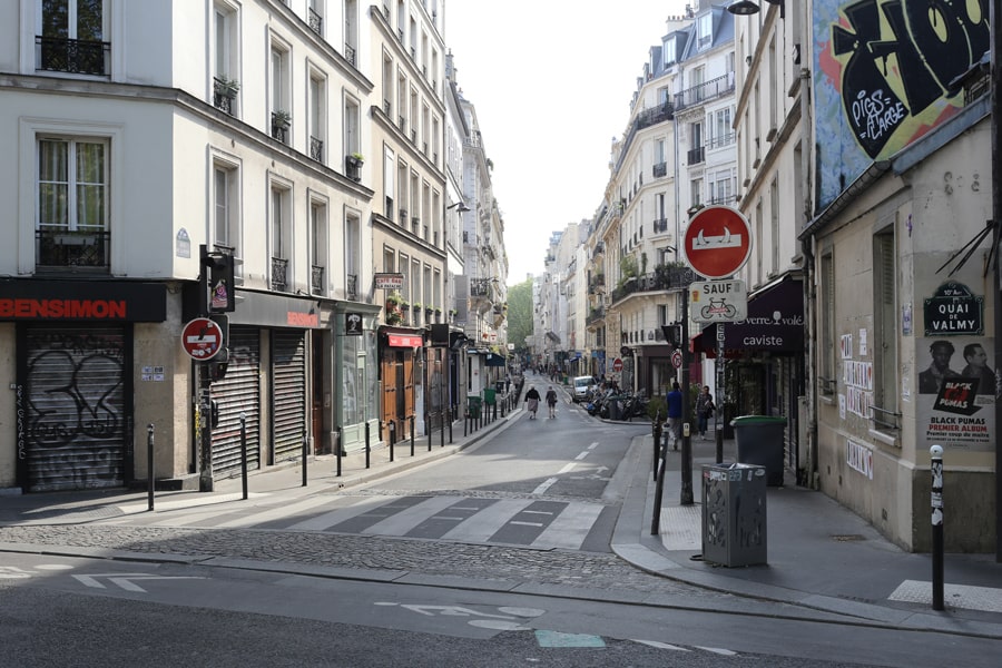 paris à côté artazart, quai de valmy, canal saint martin