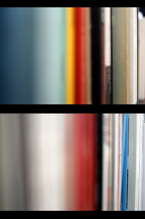 cercando un libro nella libreria